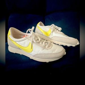 Nike Day Breaker Women's 7.5